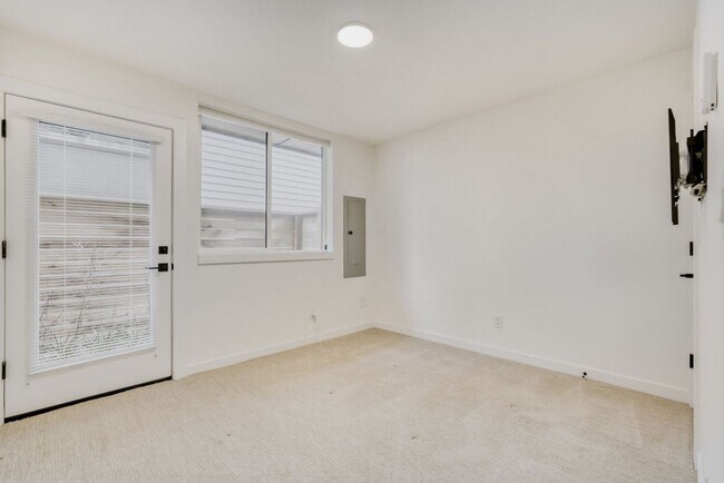 Building Photo - Stylish Seattle Home | 2 Bed, 2 Bath + A/C & Private Patio