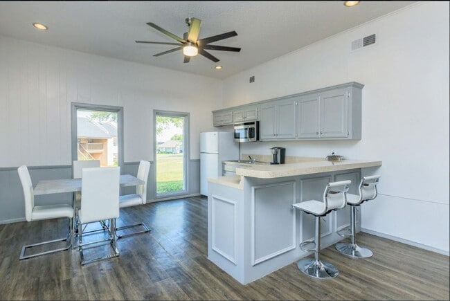 Interior Photo - Aspen Place