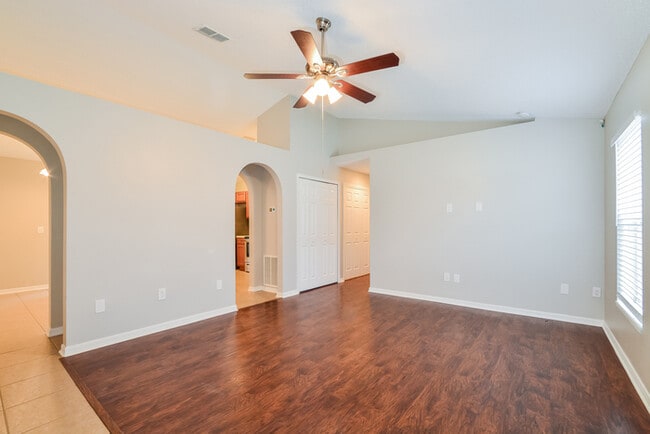 Foto del edificio - 3889 Arborvitae Way