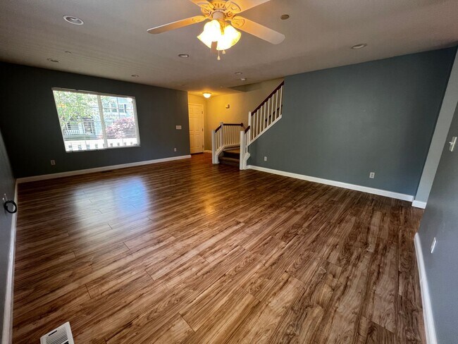 Foto del edificio - Dupont 4 bedroom plus loft home