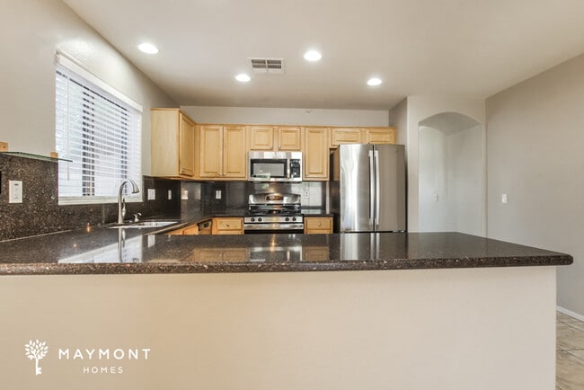 Building Photo - 6518 W Red Fox Rd