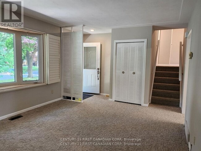 Building Photo - 711 Algoma Ave