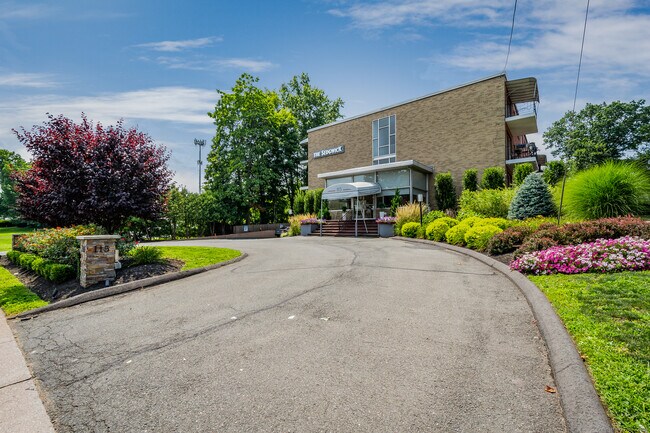 Foto del edificio - 115 S Main St