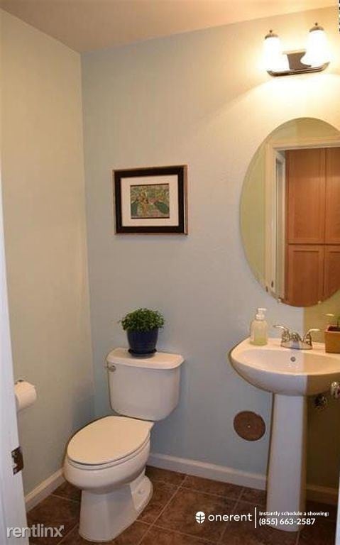 Building Photo - 3 br, 2.5 bath Townhome - 25437 Huntwood Ave