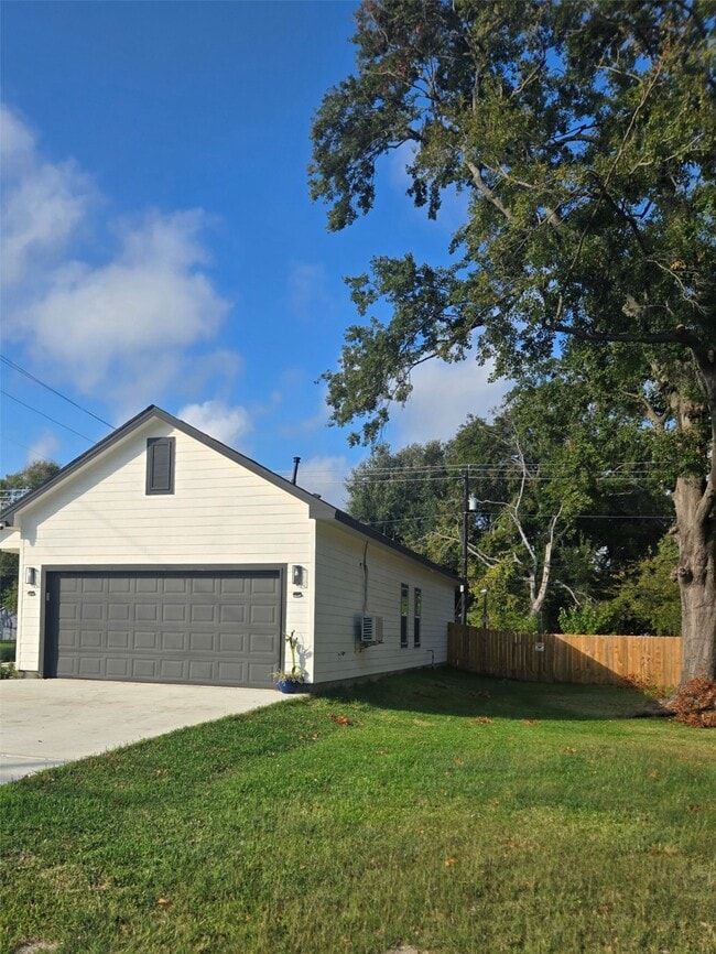 Building Photo - 2118 2nd Ave N