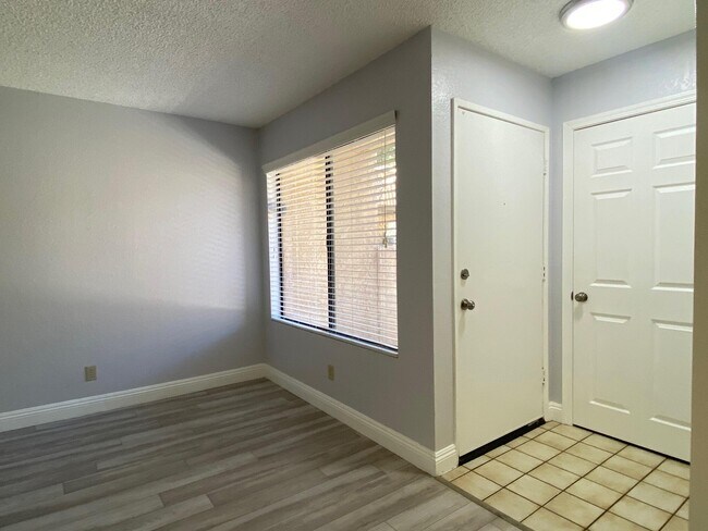 Foto del edificio - 1845 E Ave J 4