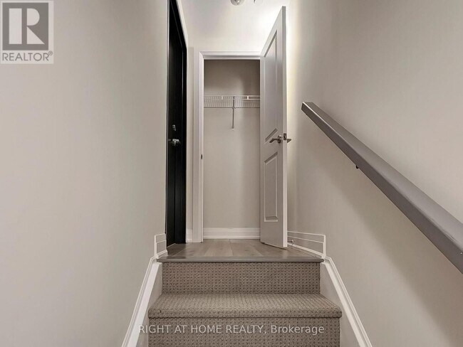 Photo du bâtiment - 851 Sheppard Ave W