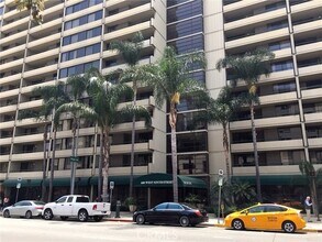 Building Photo - 600 W 9th St