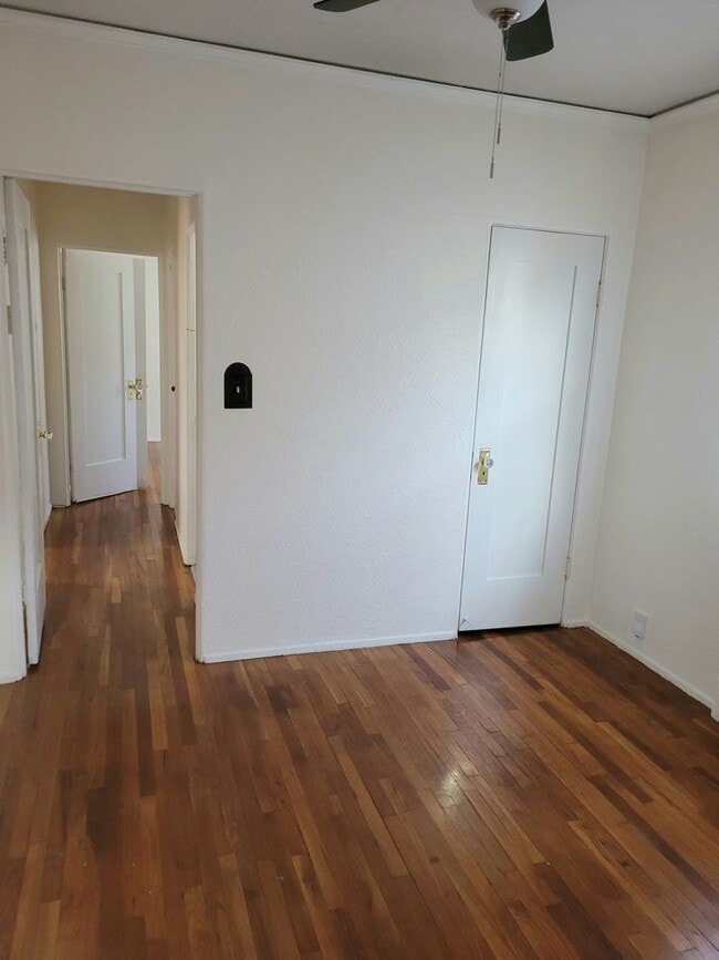 Building Photo - Charming 3 bedroom / 1 Bath House
