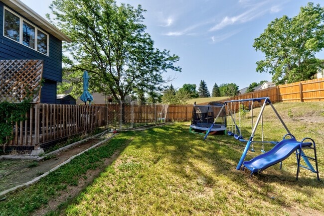 Building Photo - 4025 Wild Flower Dr