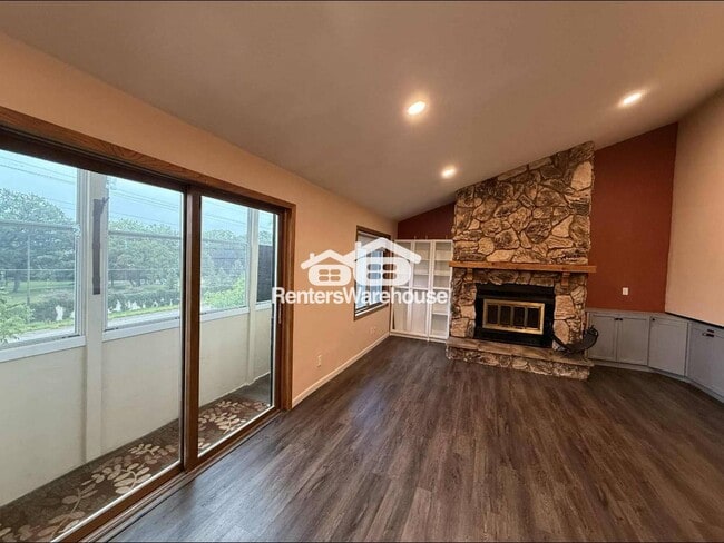 Building Photo - 5213 Hiawatha Ln