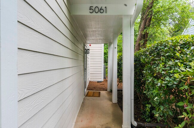 Building Photo - 5061 Avalon Dr