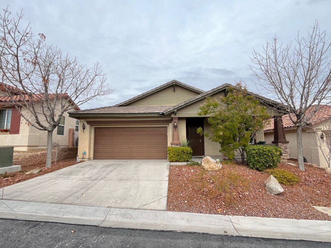 Primary Photo - One story home 3 bedrooms and 2 full bathr...