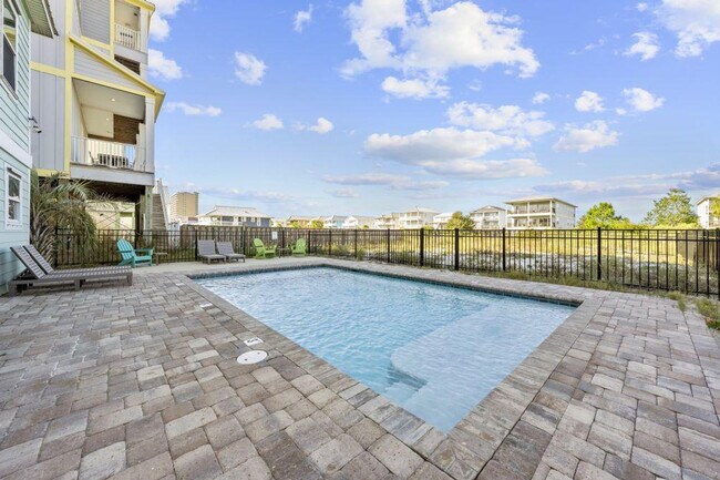 Building Photo - 1412 W Beach Blvd