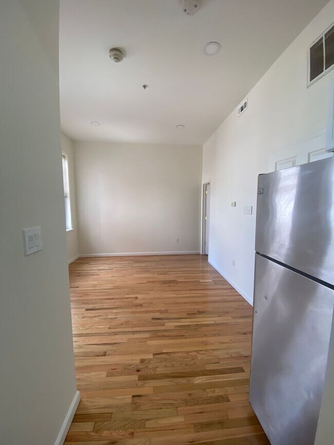 Foto del edificio - Newly Renovated and Modern Studio!