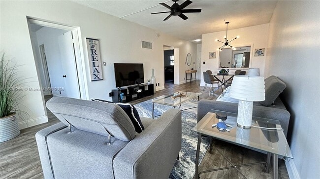 Building Photo - 4117 Bougainvilla Dr