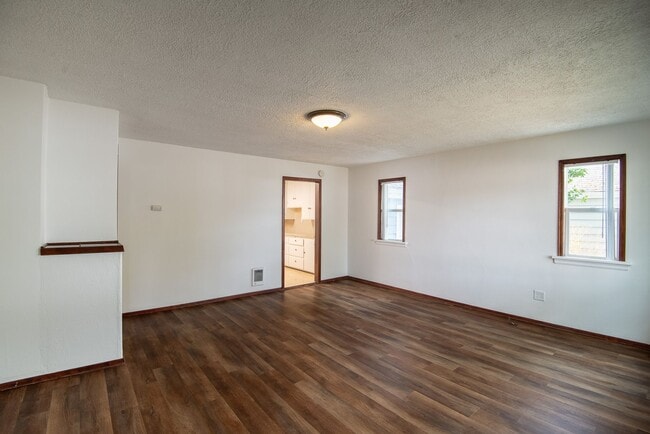 Building Photo - Single-level Home Near Salem's revitalized downtown