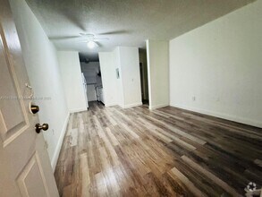 Building Photo - 932 NW 5th St
