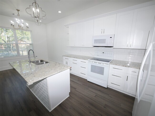 Building Photo - 9013 Gabriel St