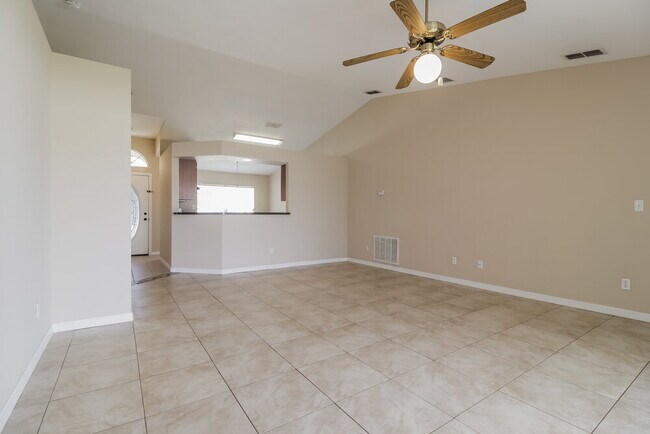 Foto del edificio - 744 16th St NE
