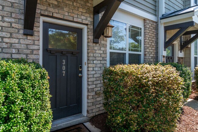 Building Photo - Cozy 2 bedroom townhome nestled in Brightl...