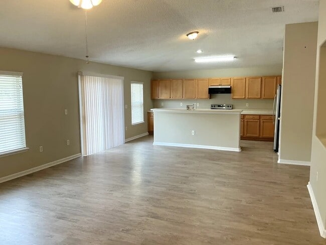 Building Photo - 11673 Brian Lakes Dr N