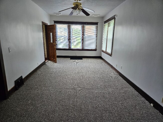 Building Photo - 1203 Emerald Ave