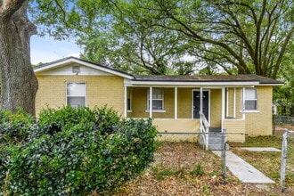 Building Photo - 2240 Grand St