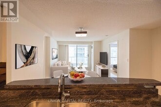 Building Photo - 7 Lorraine Dr