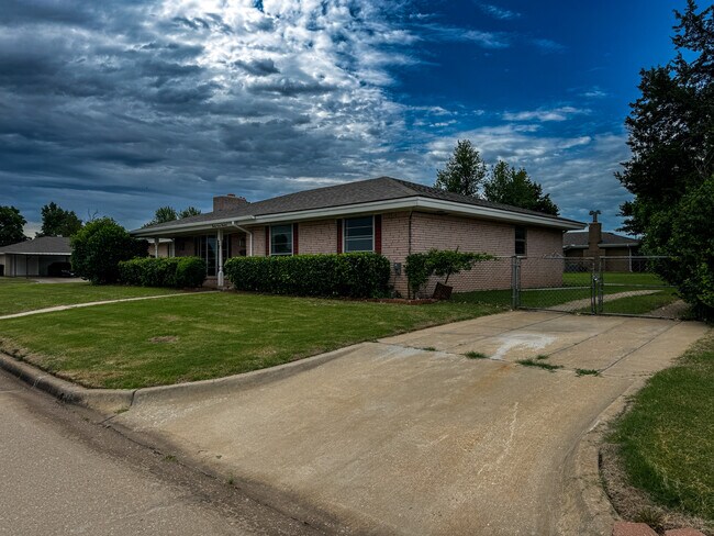 Photo - 2700 SW 85th St House