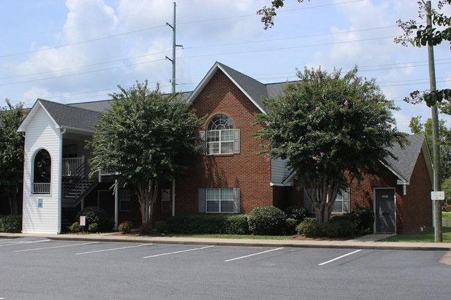 Primary Photo - Whitebridge Apartments