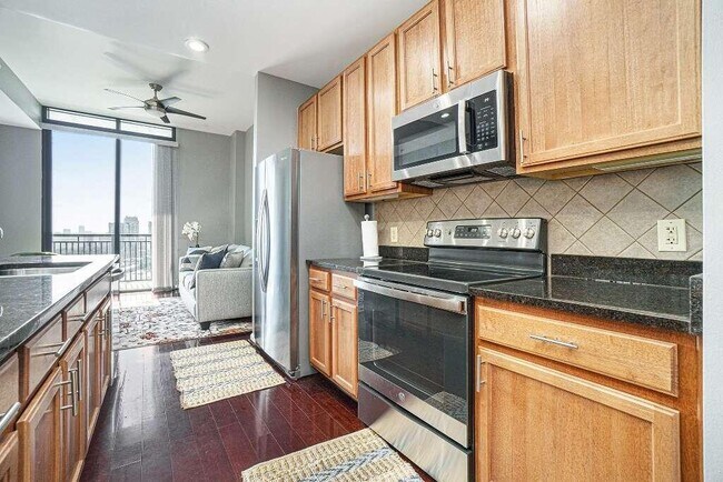 Building Photo - 3040 Peachtree Rd NW