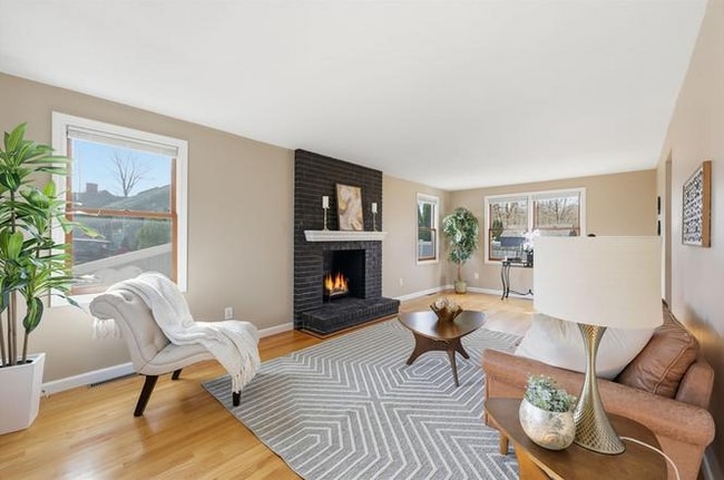 Foto del edificio - 10 Woodcrest Rd