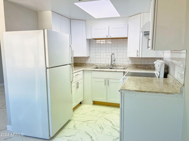 Foto del edificio - 6413 E Avalon St