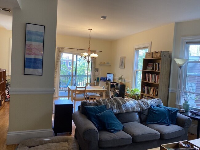 Building Photo - 795 E 5th St