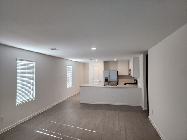 Building Photo - 3049 Majestic Sunrise Dr