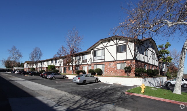 Building Photo - Windsor Heights Building Photo - Windsor Heights