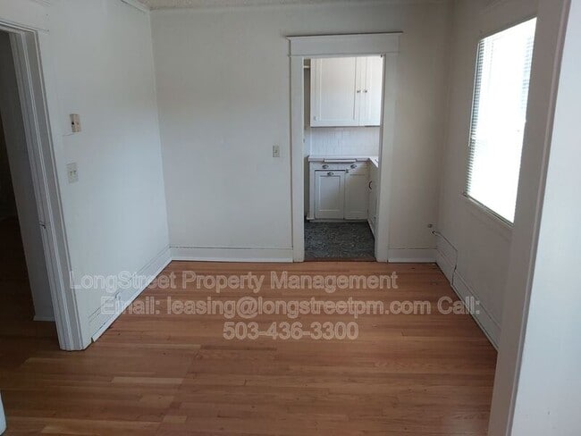Foto del edificio - 205 NW Kings Blvd