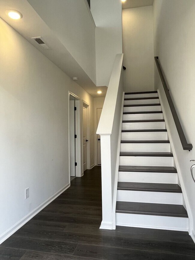 Foto del edificio - Brand New 4 Bed Townhome in North Charlotte!