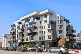 Building Photo - 951 S Ogden Dr