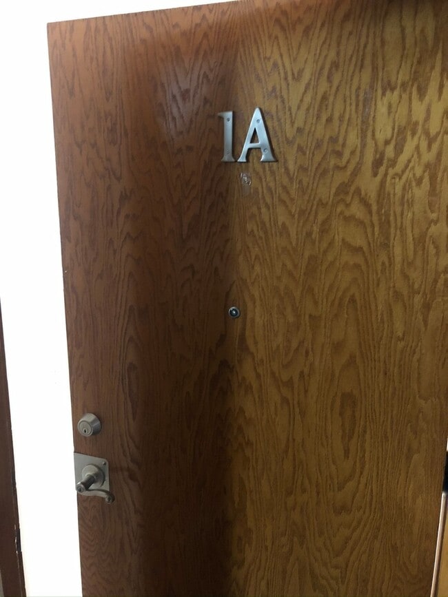 Foto del edificio - 4938 N Leonard Dr