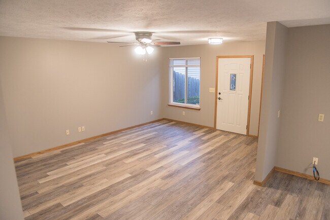 Building Photo - 1405 Martin Ave