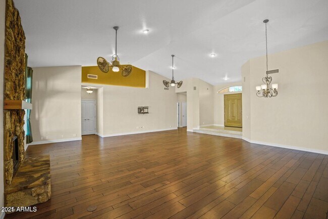 Building Photo - 5534 W Arrowhead Lakes Dr