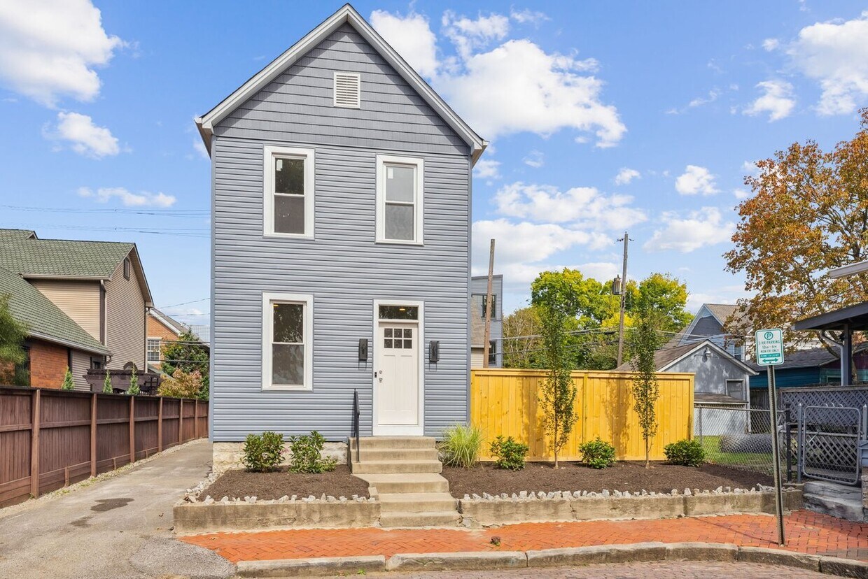 Primary Photo - 458 E Beck St