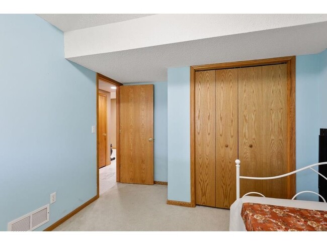 Building Photo - 2142 Groveland Way