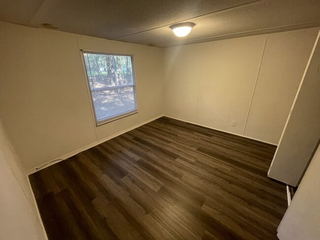 Building Photo - 2bd 2 ba