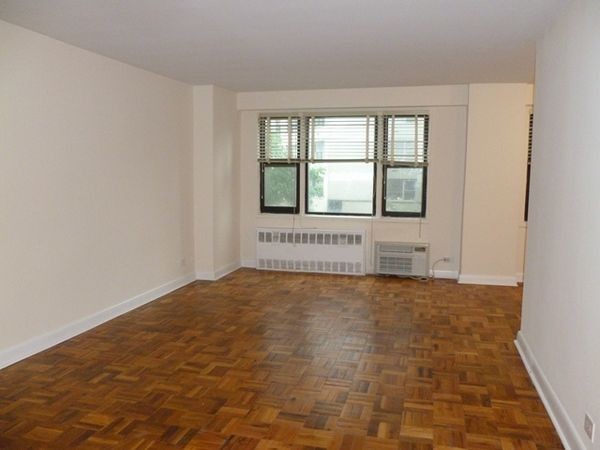 Primary Photo - 123-40 83rd Ave