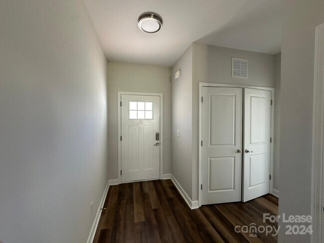 Building Photo - 617 Northway Dr
