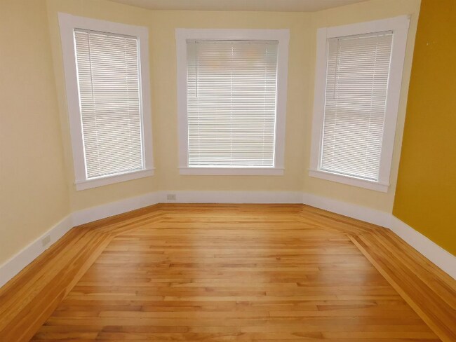 Building Photo - 46 Kingsley Ave