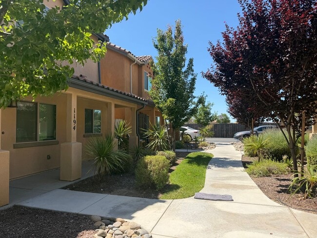 Building Photo - 1194 Velarde Cir